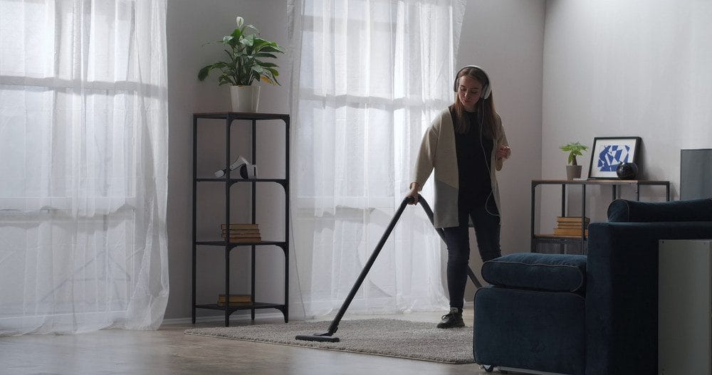 5 Weekly Tasks to Keep Your Carpets Clean Between Professional Services